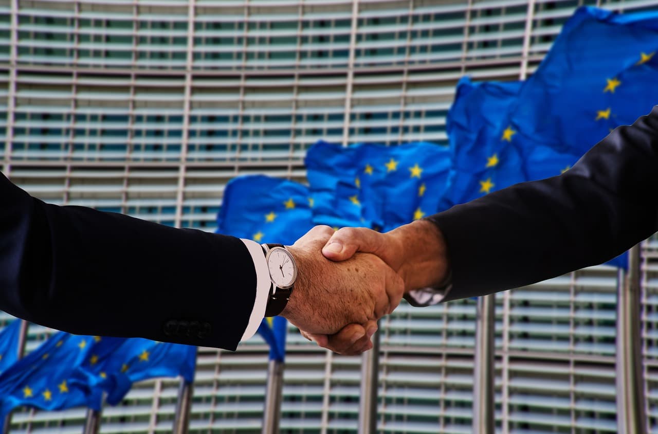 client and architect handshake